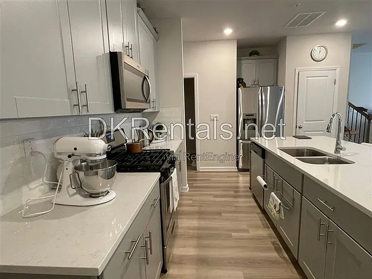1375 Vayda Ct — Photo 5