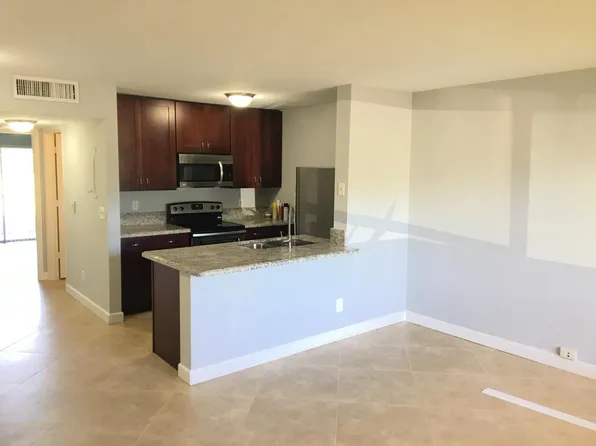1603 Meadows Cir W, Boynton Beach, FL