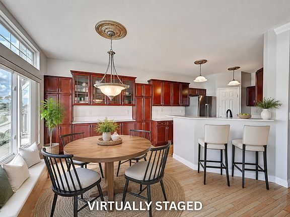 4th image of 459 Pinnacle Way