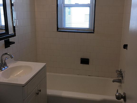 5th image of 4803 Wellington Dr APT 303