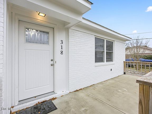 4th image of 318 N Crestwood Drive