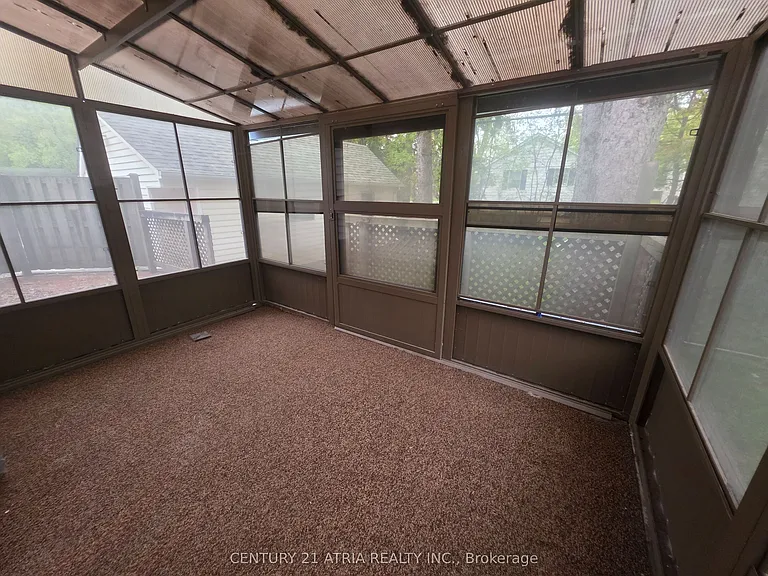 32 Meadowview Ave — Photo 22