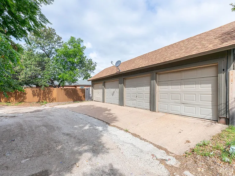 4925 Greenslope Dr — Photo 29