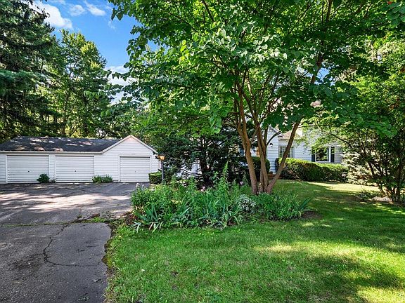 4th image of 5868 Lake Michigan Dr