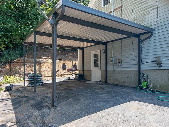 5th image of 2121 Hillary Ln