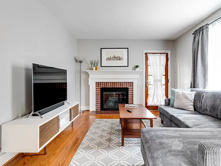 2424 Wedgewood Ave — Photo 5