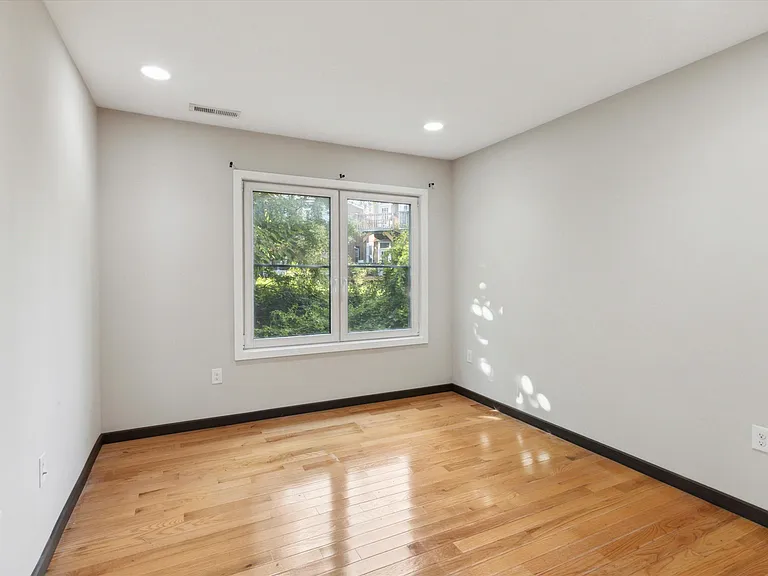 1819 Ginnodo St #CC — Photo 9