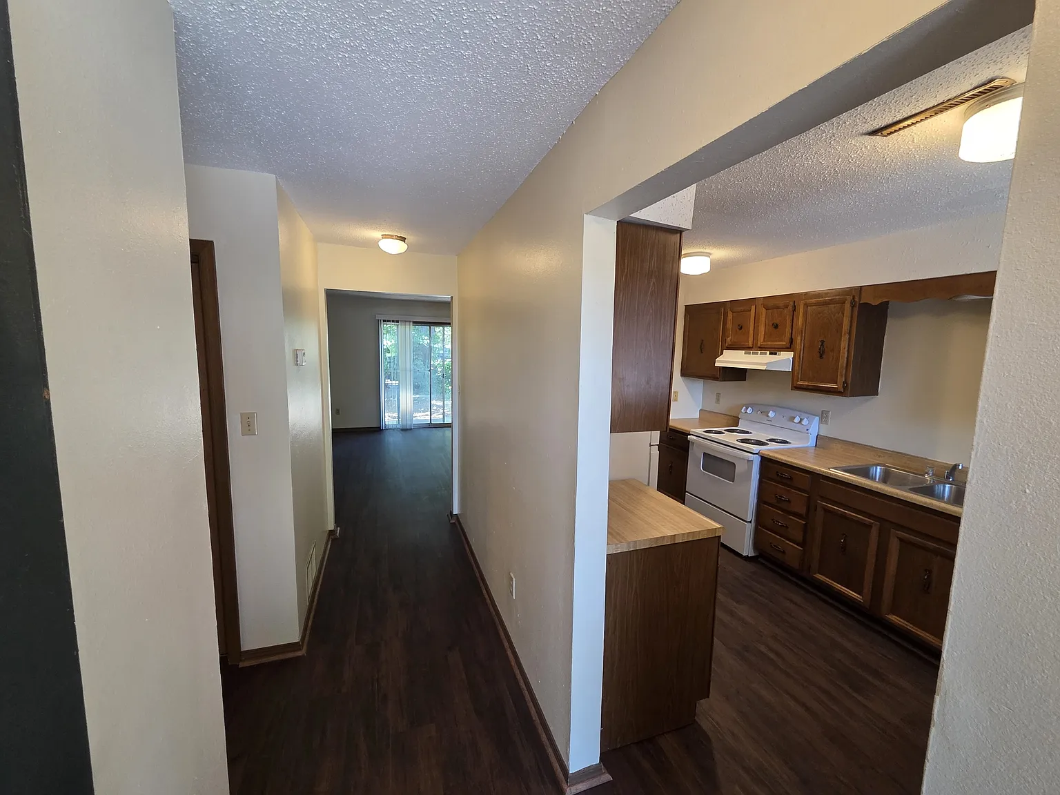 1614 Amelia St — Photo 3