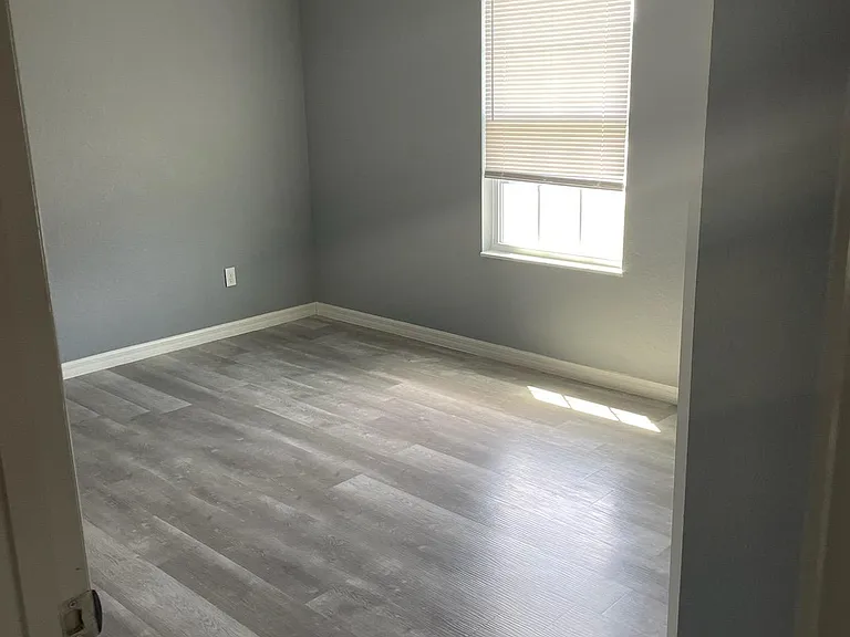 219 Locust Ln — Photo 5