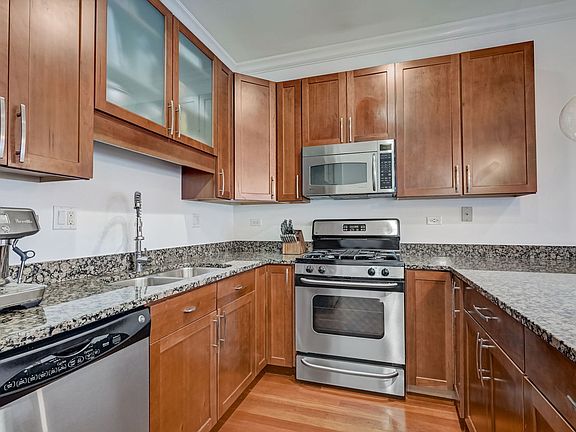 3rd image of 2135 W Belmont Ave Unit 3
