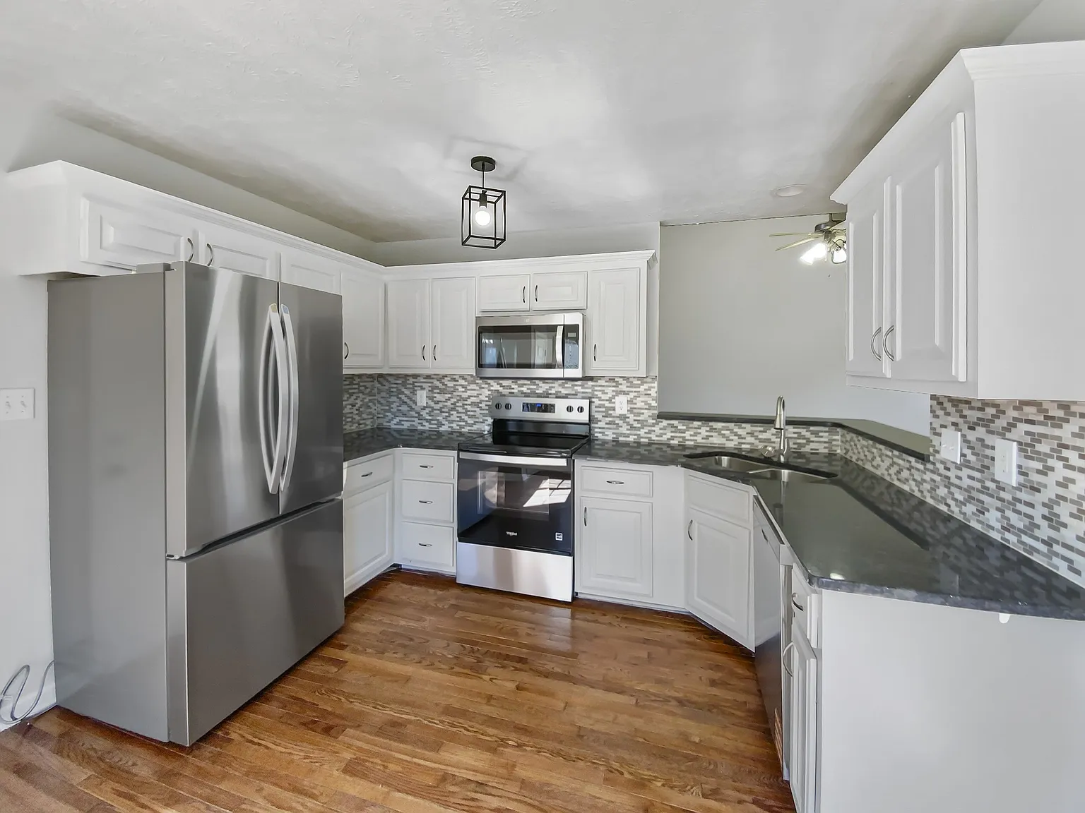 3 bed, 1604 sqft, $1,800 — Photo 4