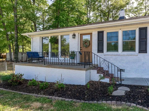 23 Blue Mountain Dr, Greenville, SC 29617