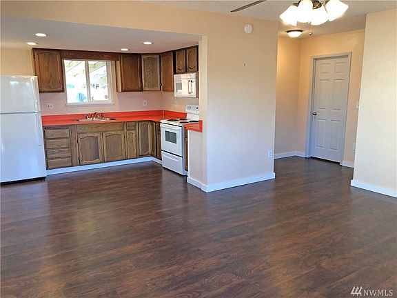 3rd image of 8819 Yakima Ave