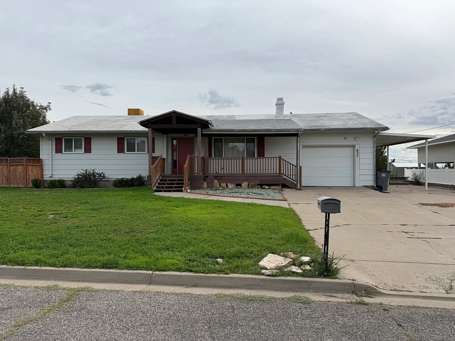 4 bed, 2600 sqft, $2,100 — Photo 1