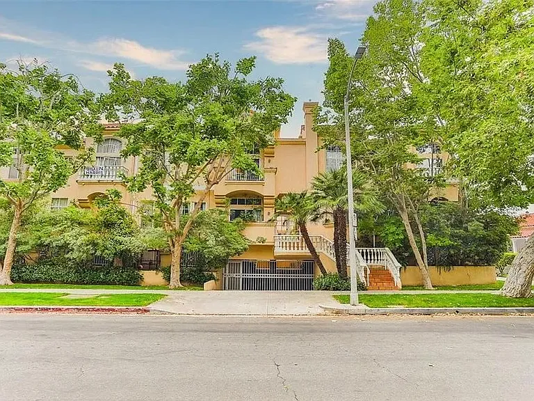 11112 La Maida St — Photo 2