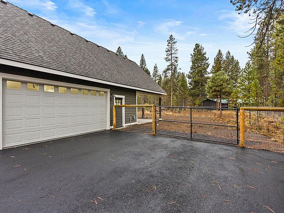 5th image of 17008 Sharp Dr