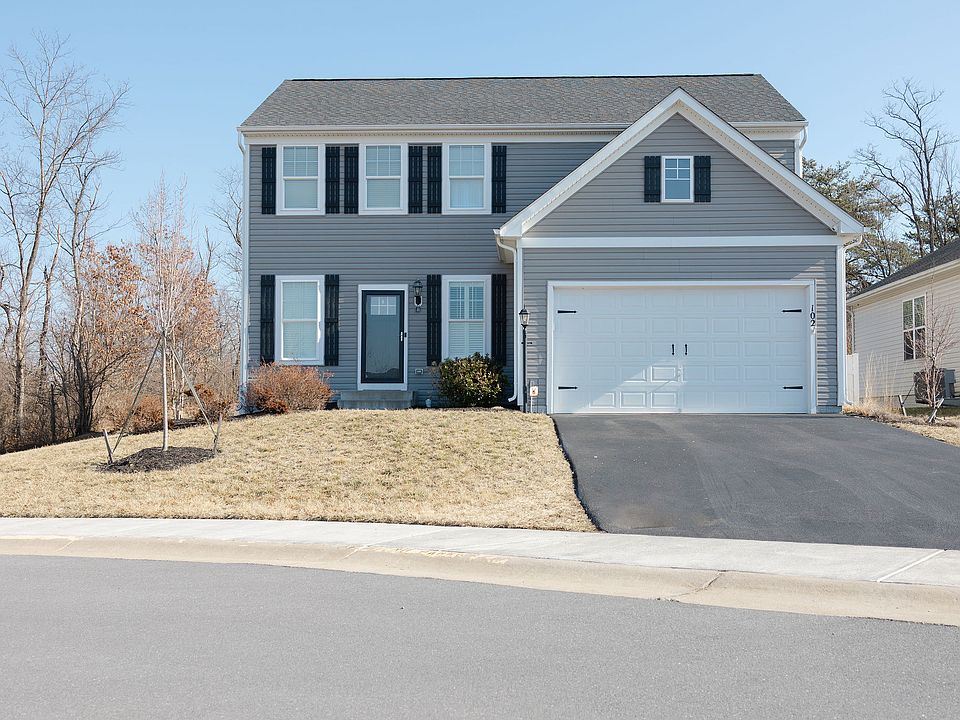 1st image of 102 Thorny Crown Ln