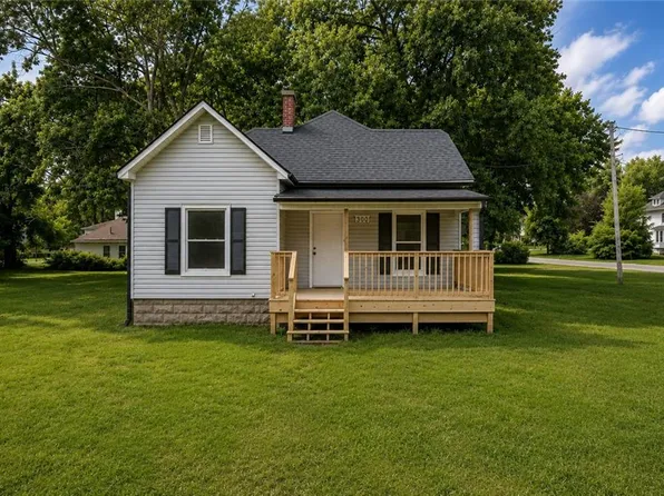 300 Maple St, Lathrop, MO 64465