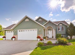 3696 Poplar Cir, Grand Forks, ND 58201