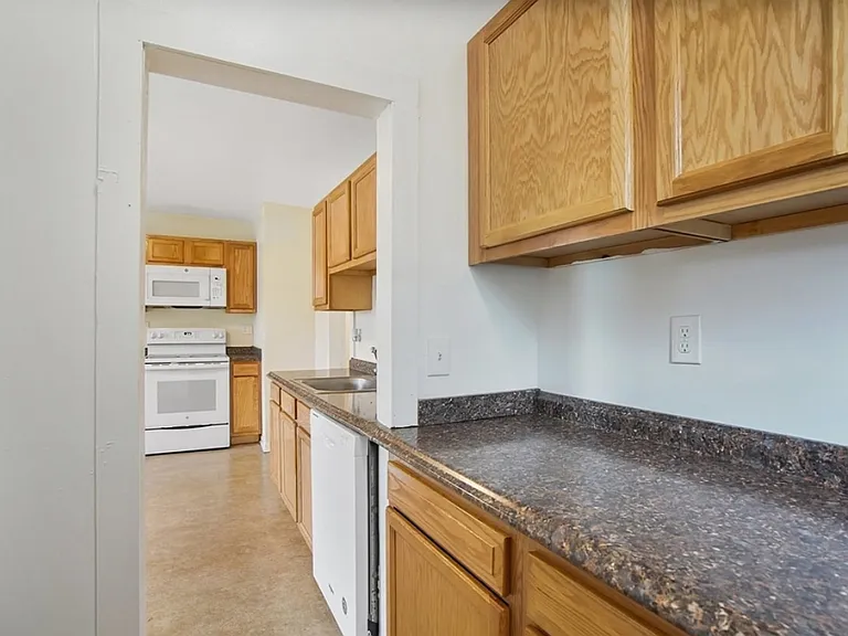 1614 Dwight St #2 — Photo 12