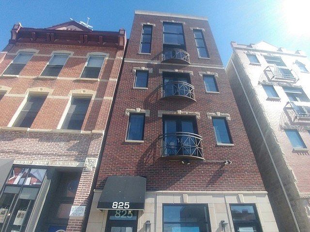 1st image of 825 N Milwaukee Ave APT 4R