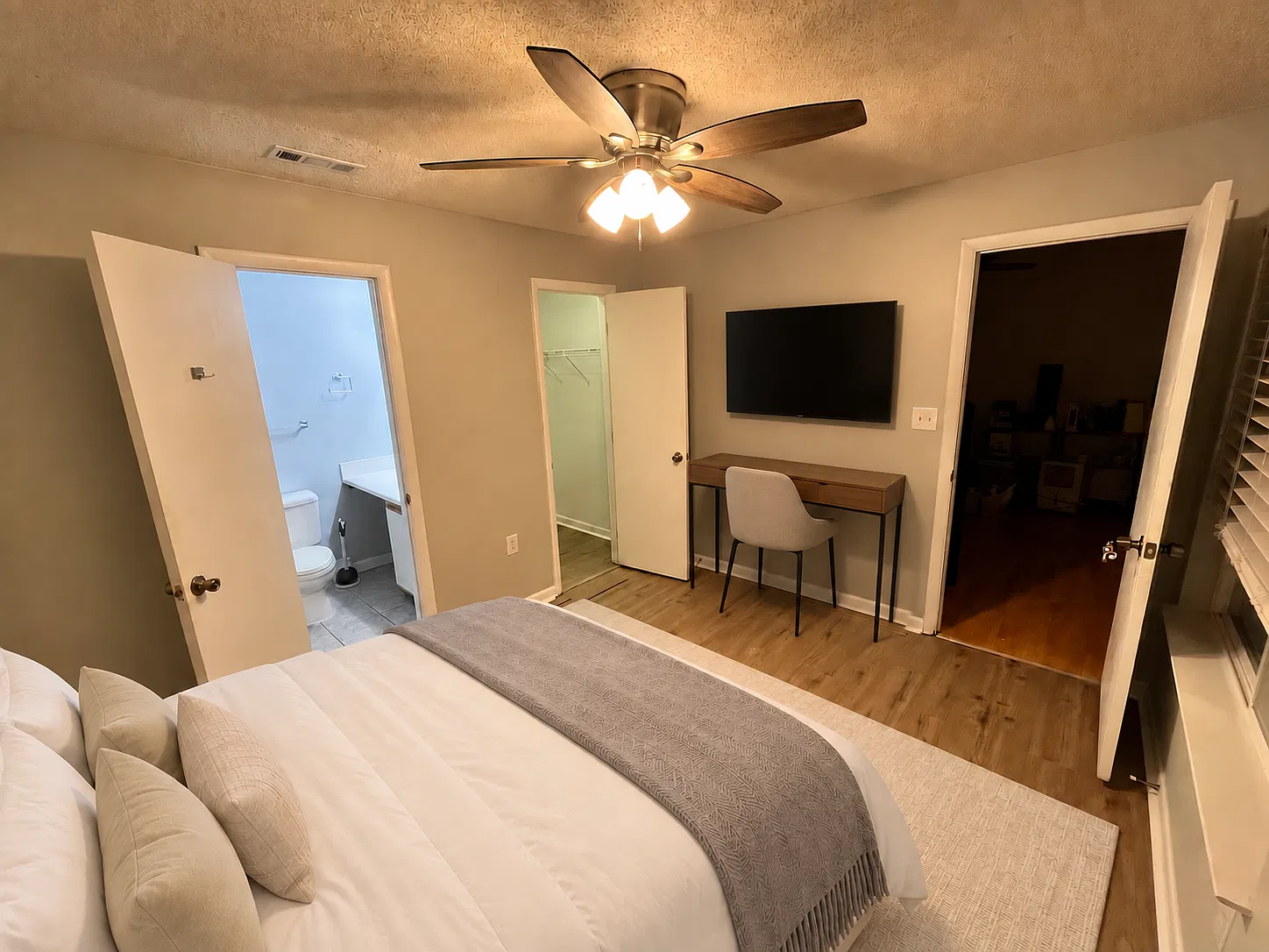 1410 Collegiate Cir — Photo 2