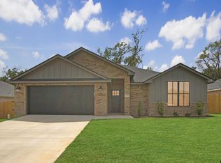 16318 Crossing Cir, Lindale, TX 75771