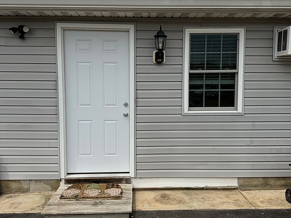 2nd image of 142 Pleasant Pine Cir