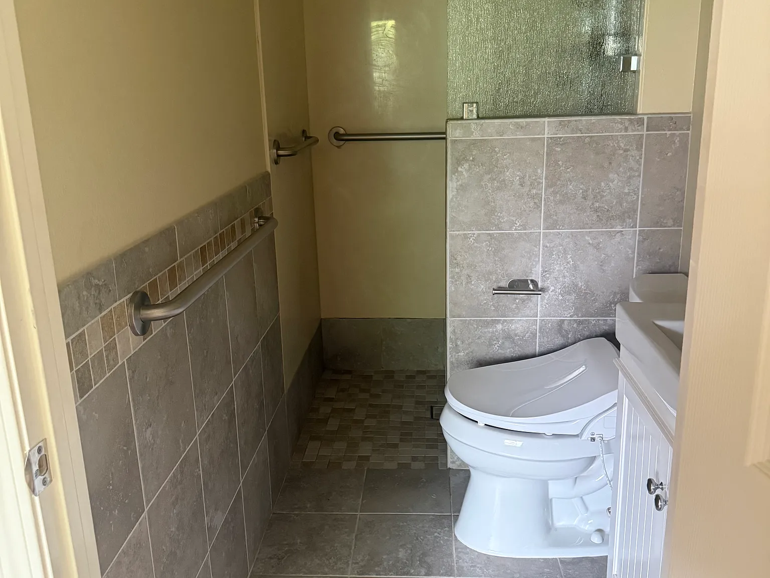 3 bed, 1217 sqft, $2,650 — Photo 2