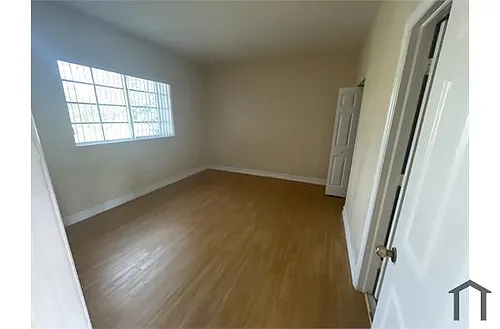 2711 NE 4th St #203 Photo 1