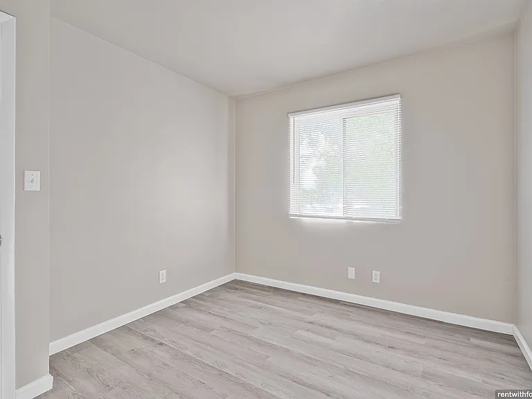 419-1704 N Westfield St — Photo 36