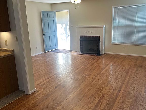 3rd image of 2377 Irvin Way