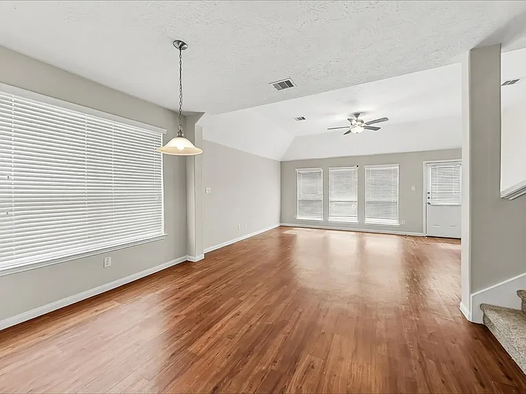 3931 Hawthorne Glen Ct — Photo 4