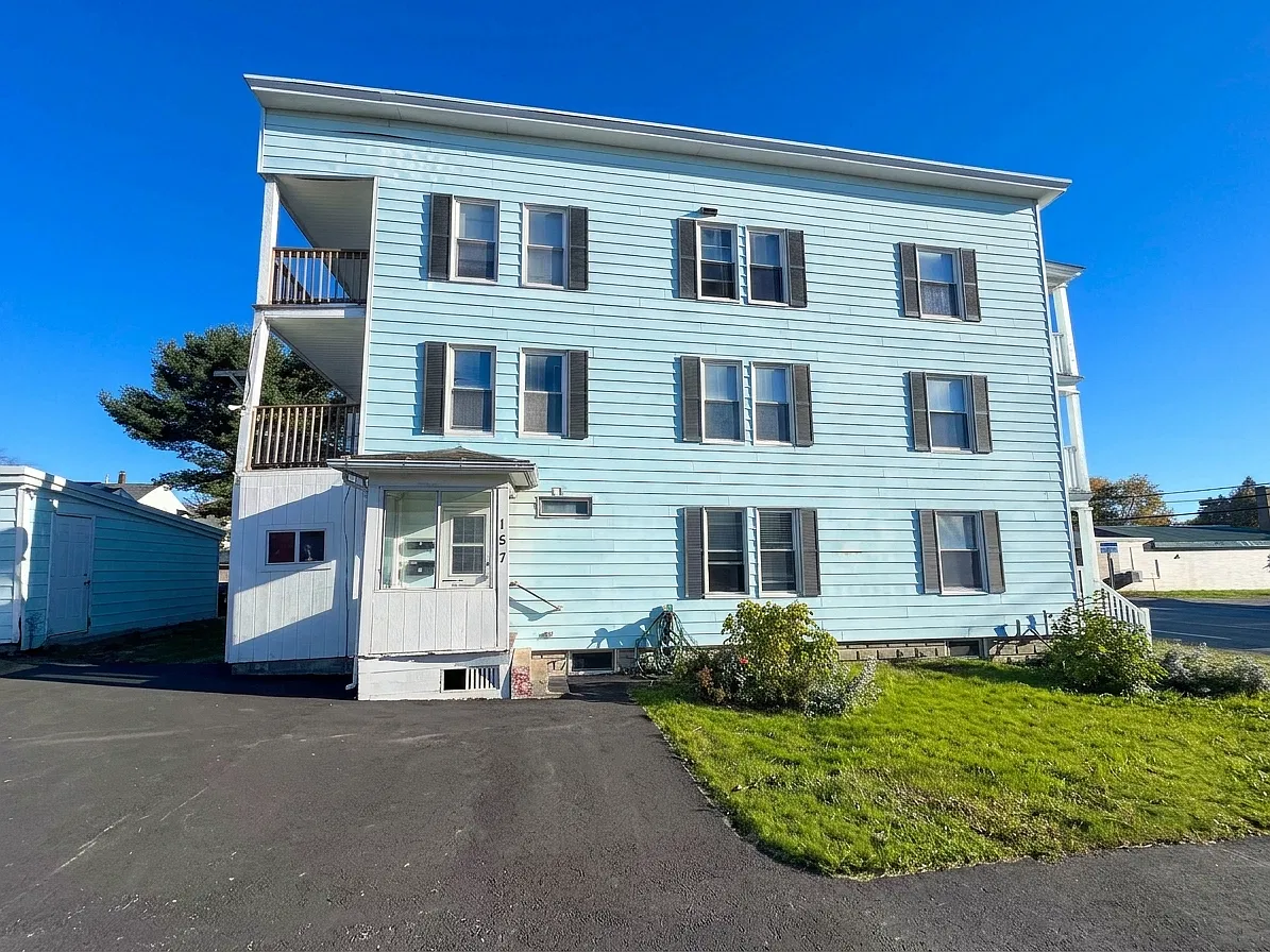 3 bed, 1400 sqft, $2,100 — Photo 3