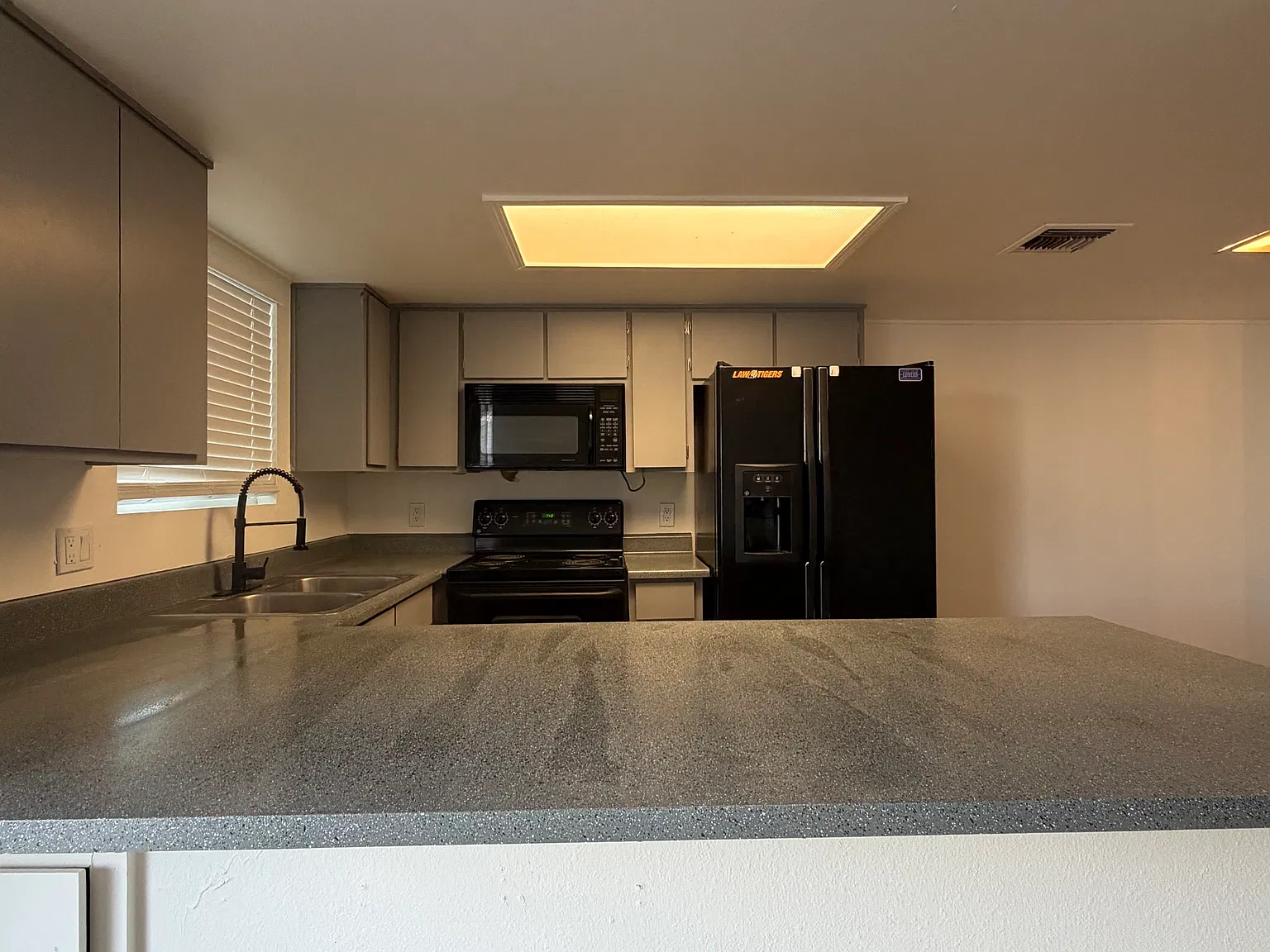 2 bed, 1.5 bath, 675 sqft, $1,200 — Photo 2