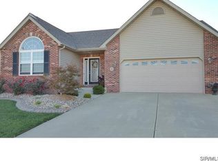 40 N Harvest Crest Ct, Highland, IL 62249