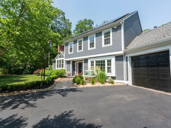 5 Hammersmith Dr, Saugus, MA 01906