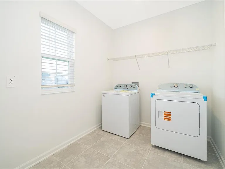 2790 Armstrong Ave — Photo 10