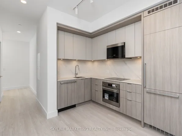 6 Greenbriar Rd #210, Toronto, ON M2K 0H6