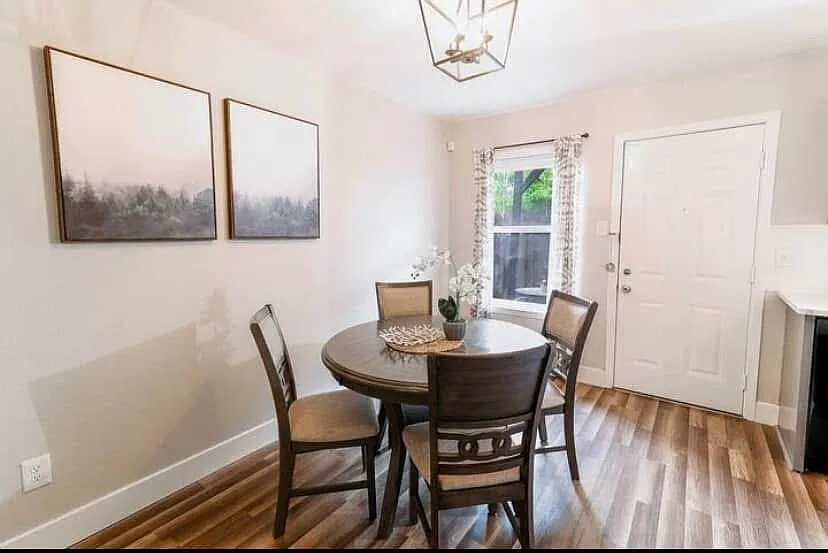 2 bed, 1.5 bath, 936 sqft, $1,500 — Photo 3