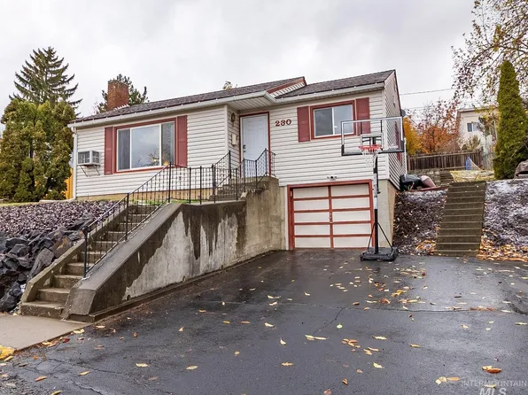 230 Circle Dr, Moscow, ID 83843