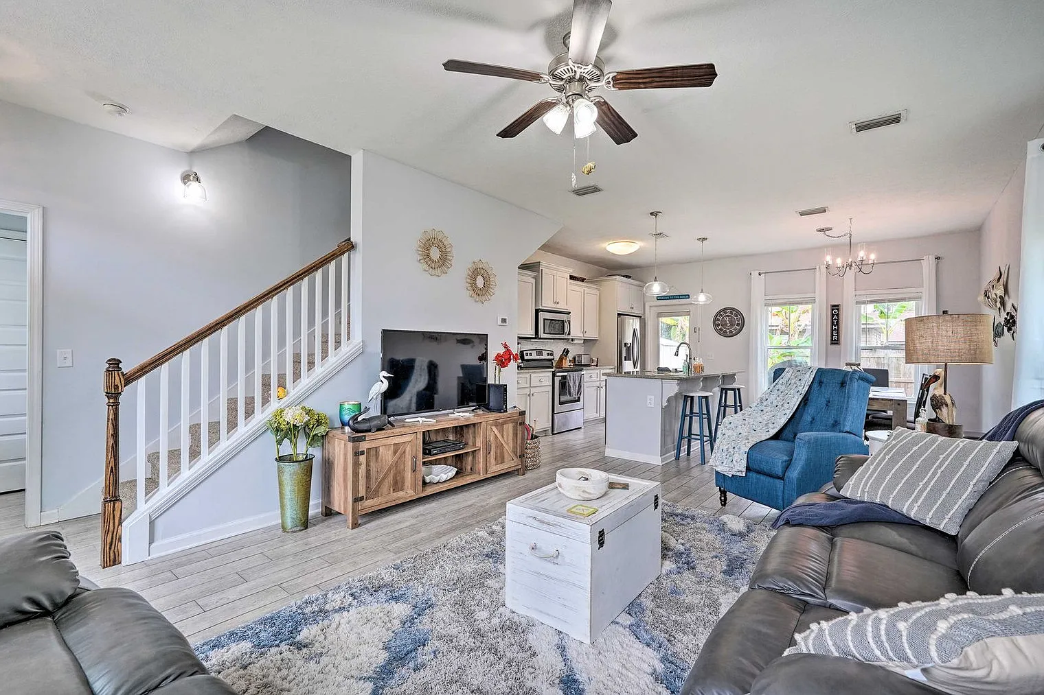 4 bed, 2.0 bath, 1840 sqft, $2,806 — Photo 3