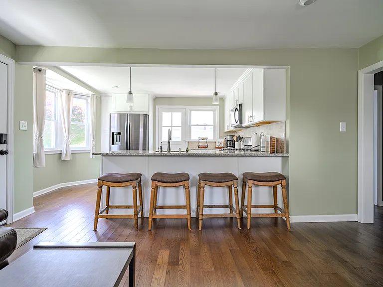 2518 Franklin Ave — Photo 9