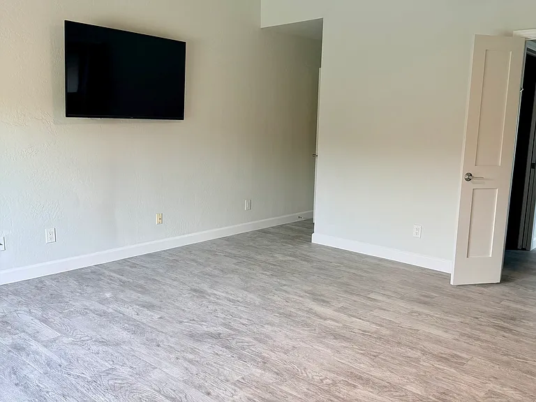 6030 E Winchcomb Dr — Photo 17
