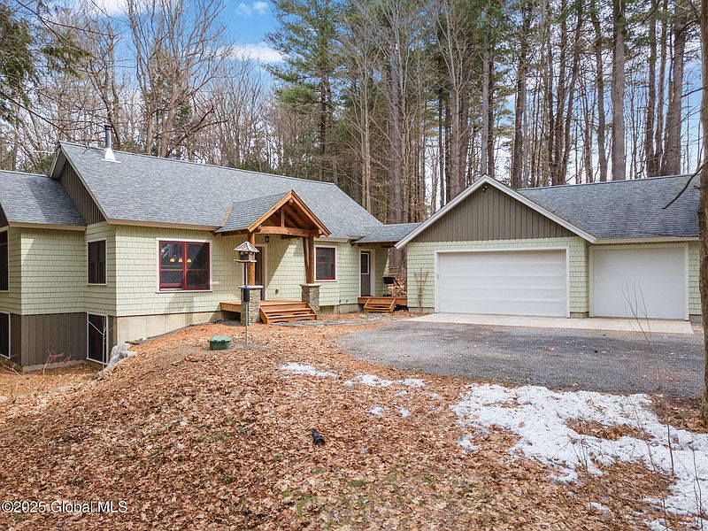 2nd image of 689 Rhinebeck Road