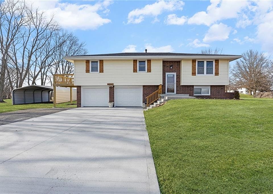 1st image of 19723 Tonganoxie Dr