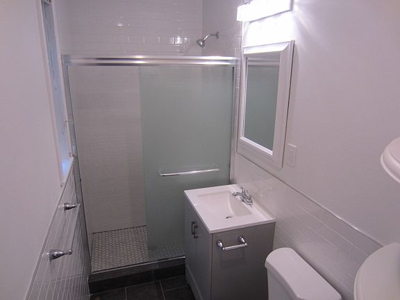 5th image of 654 Manhattan Ave APT 3R