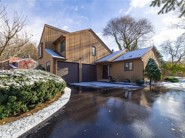 18 Brandywine Ln, Fairport, NY 14450