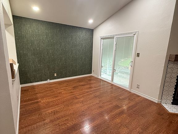 3rd image of 1104 Brookside Cv