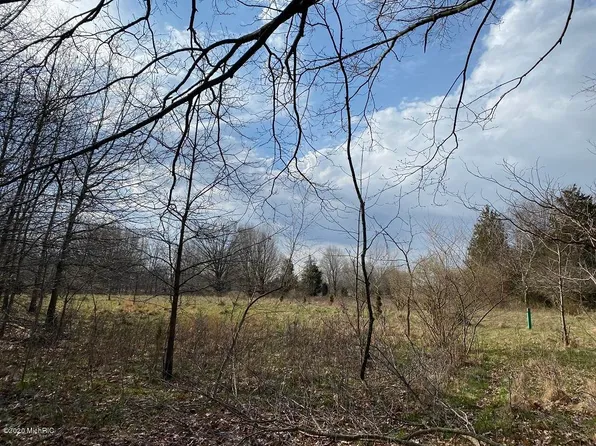 505 W Center St, Douglas, MI 49406